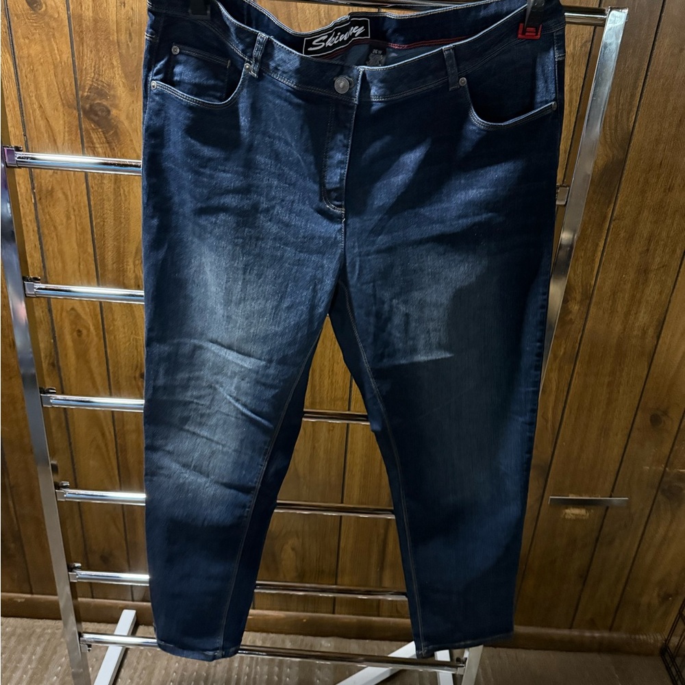 Plus size Skinny brand jeans.  Never worn. $13 Sz26w.